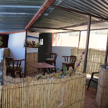 Yoieli Guest House Windhoek Esterno foto