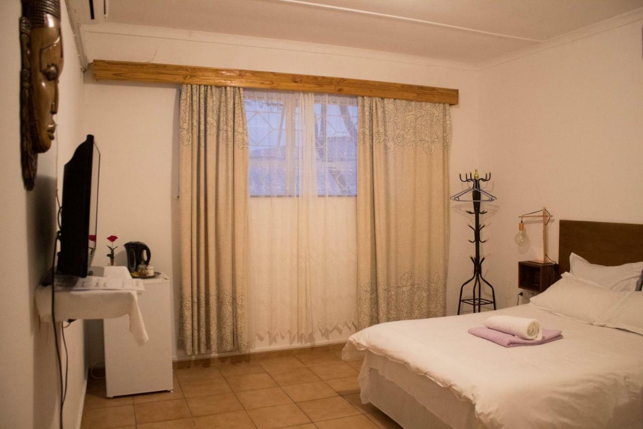 Yoieli Guest House Windhoek Esterno foto